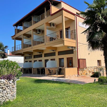 Helios Hotel ستافروس المظهر الخارجي الصورة